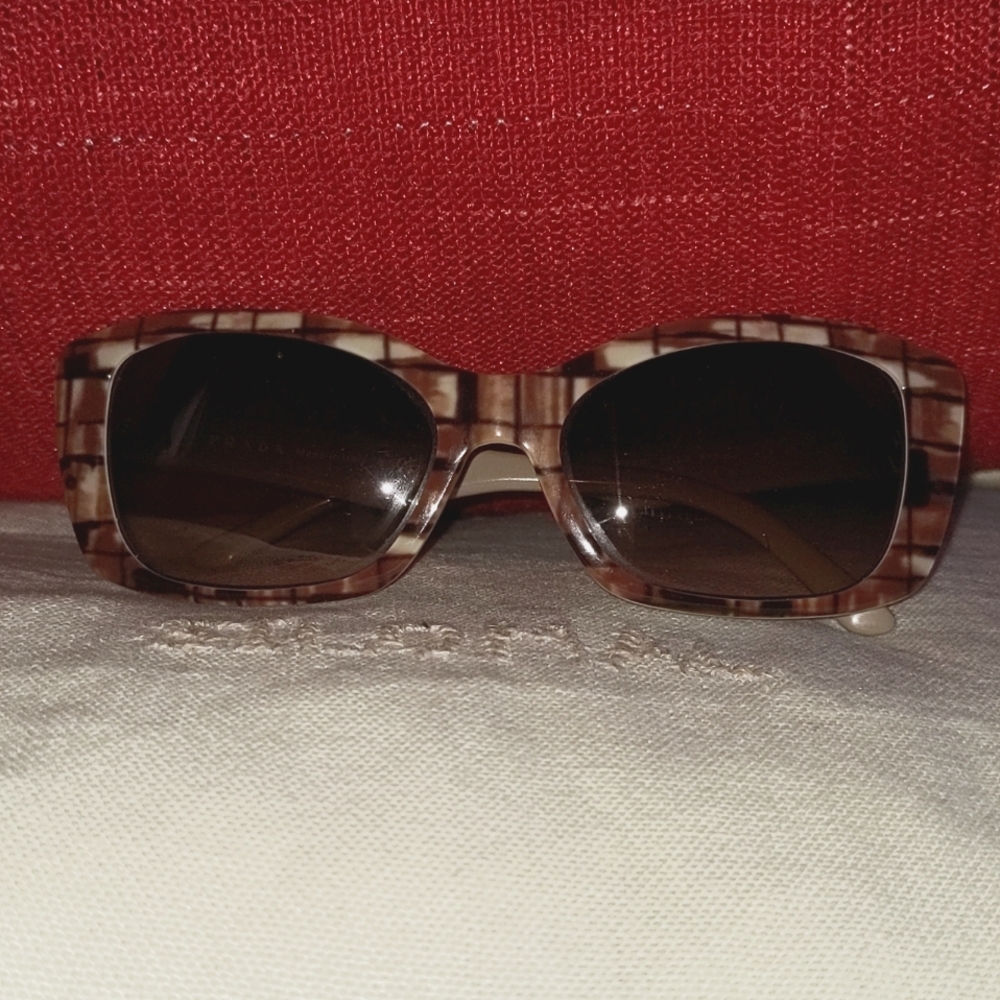 Prada sunglasses SPR 03N